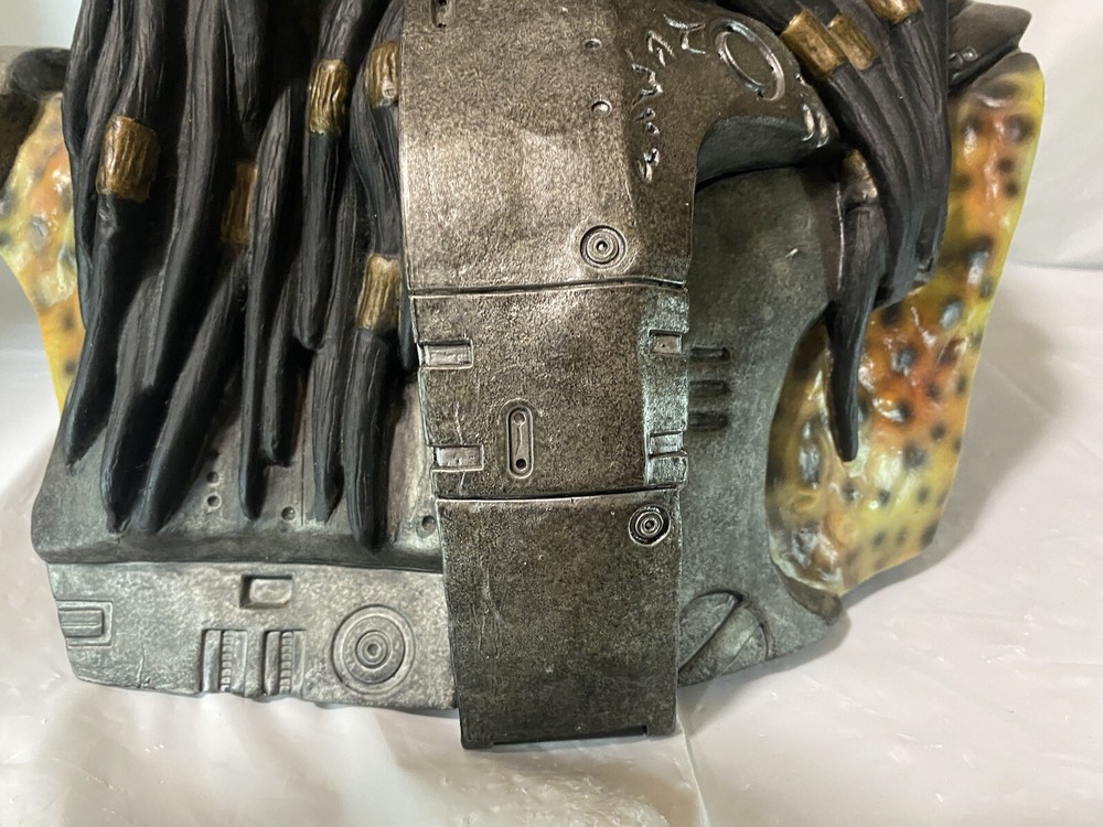 Predator Limited Predator Head Figure & Case Japan