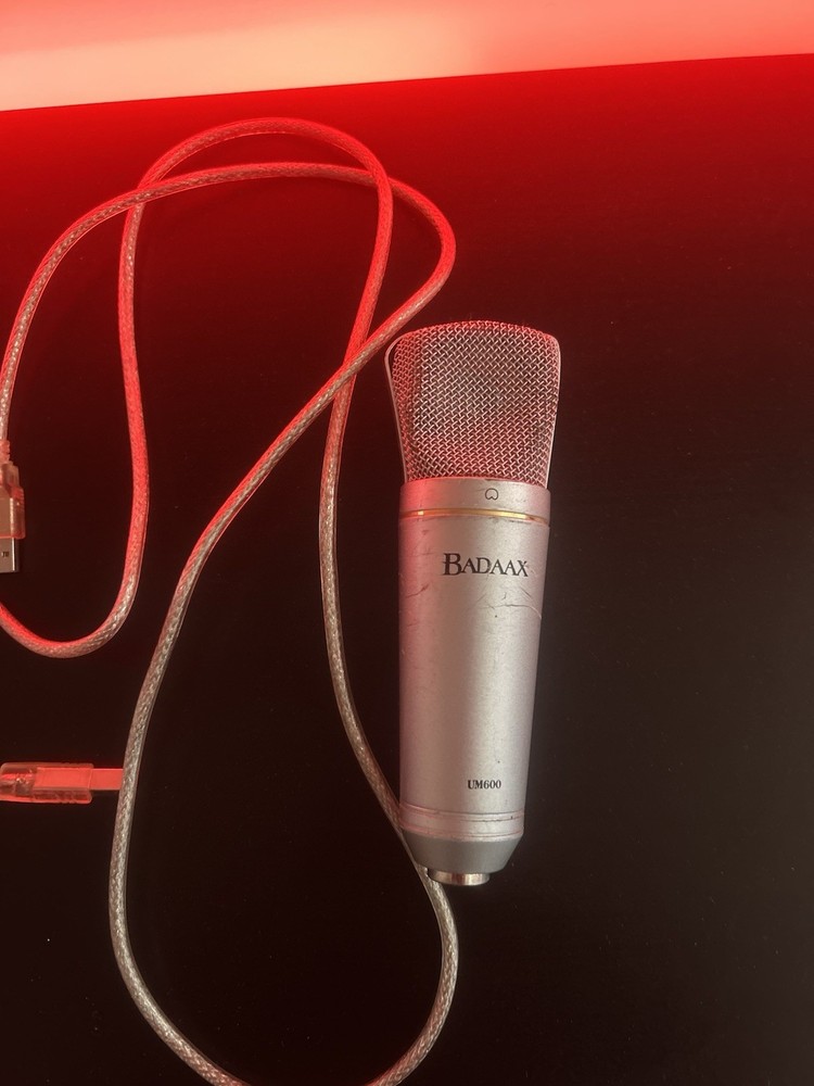 Badaax UM600 USB Handheld/Stand-Held Microphone Silver