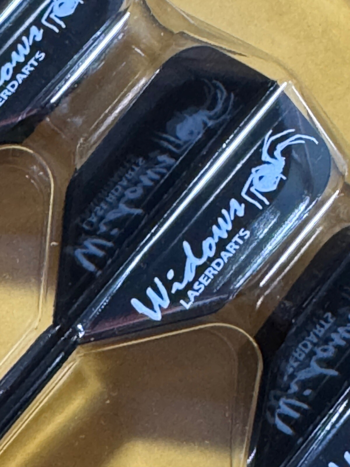 CONDOR BLACK WIDOW ZERO STRESS STANDARD SHAPE FLIGHTS SHORT LENGTH FREE SHIPPING