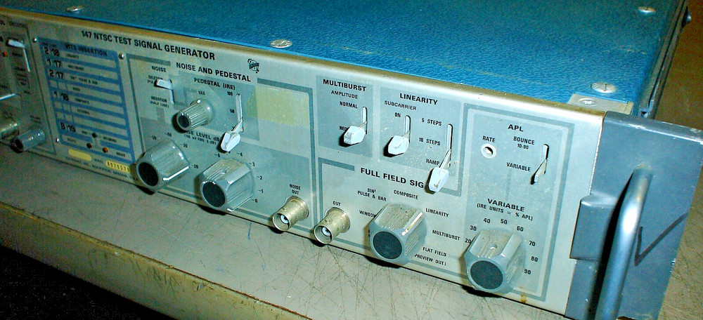 Tektronix 147 NTSC Test Signal Generator Untested