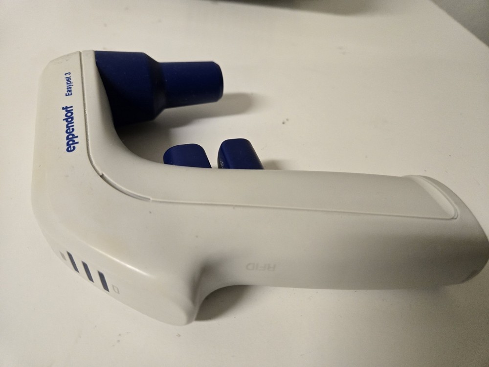 Eppendorf Easypet 3 Electronic Pipette Controller with Charger