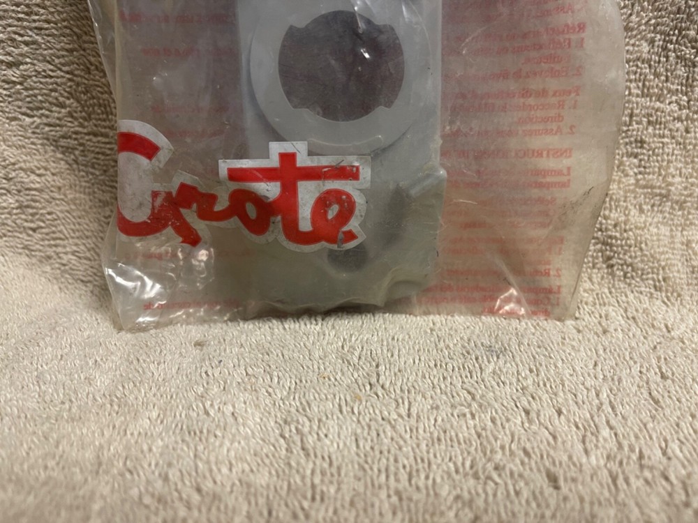 NOS GROTE 43690 TWIST IN SURFACE MOUNT BRACKET GRAY