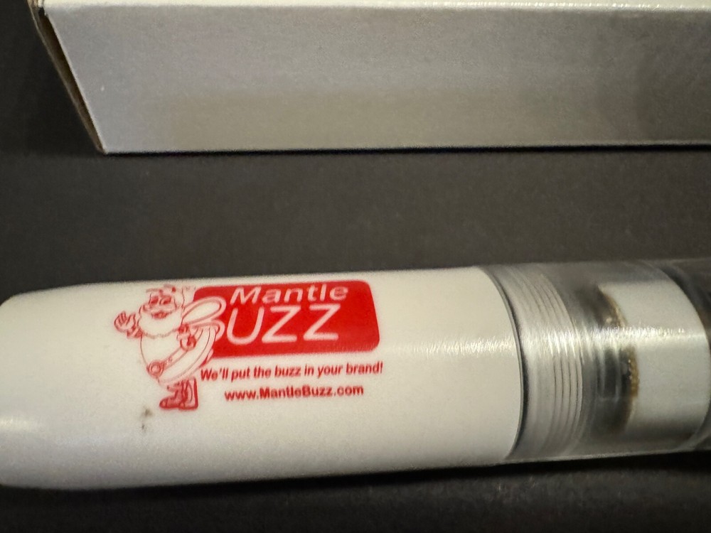 NEW! Mantle Buzz AUTO LIGHTED WINDSHIELD ICE & SNOW SCRAPER (Battery Operated)