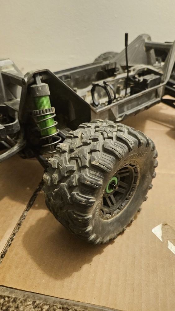 Traxxas Maxx Roller/slider