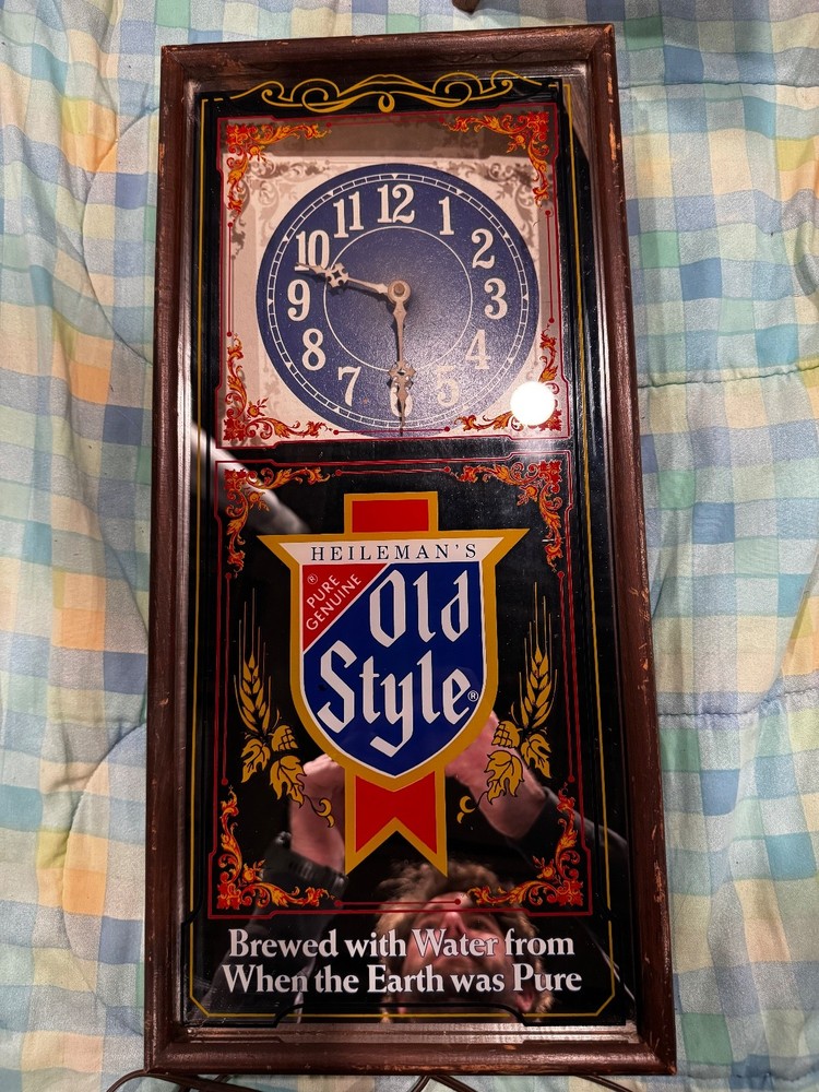 Vintage Heileman’s Old Style Beer Lighted Clock Mirror.