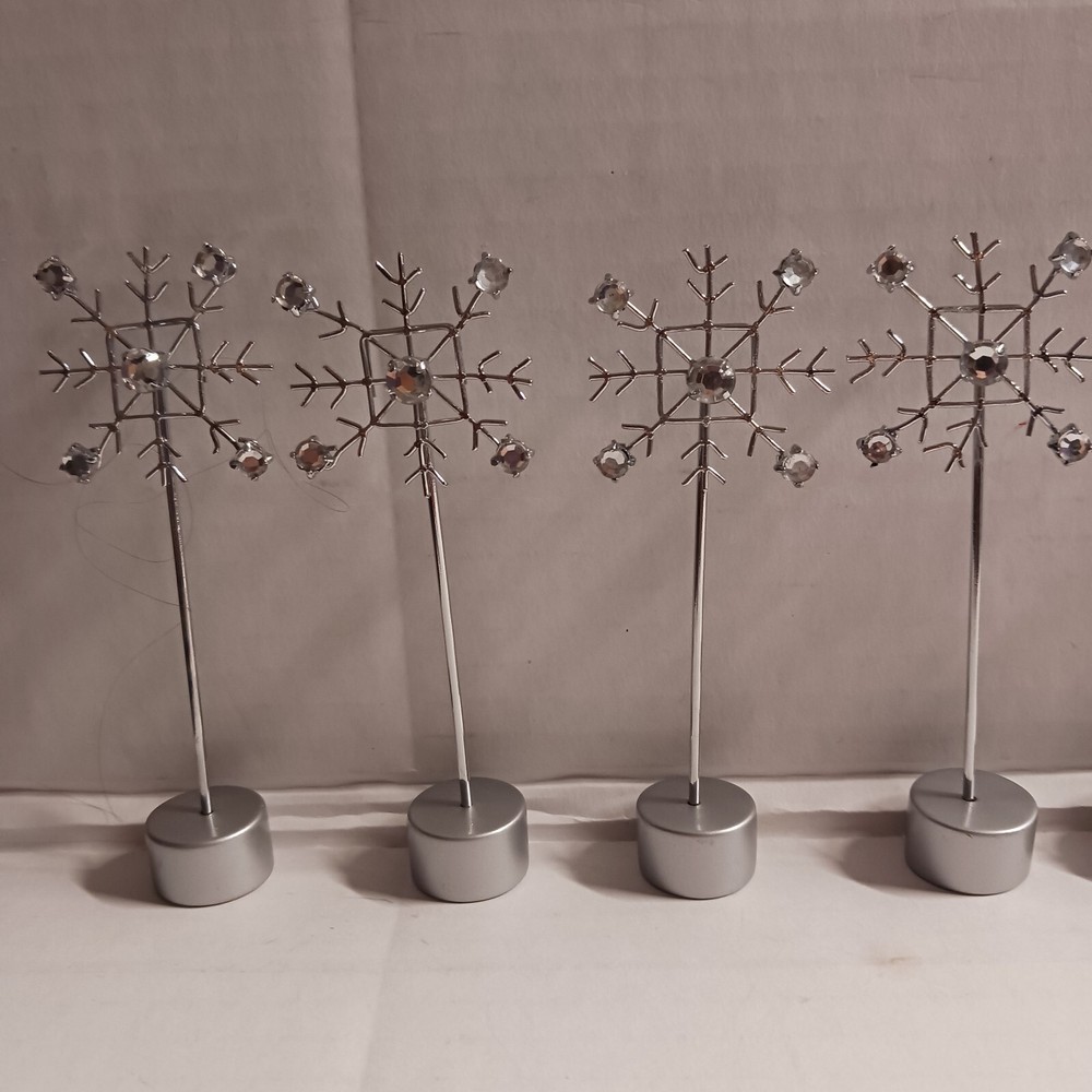 Silver Tone Snowflake Card Holders . 8 Count . For Dinner , Banquets , Gathering