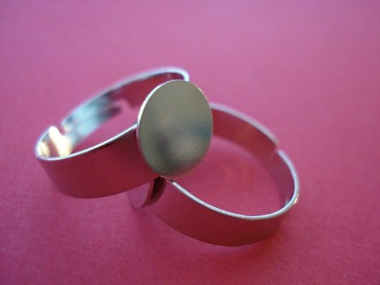 20 Silver Tone ADJUSTABLE RING bases – Ring Size 8 – Glue Pad 10mm
