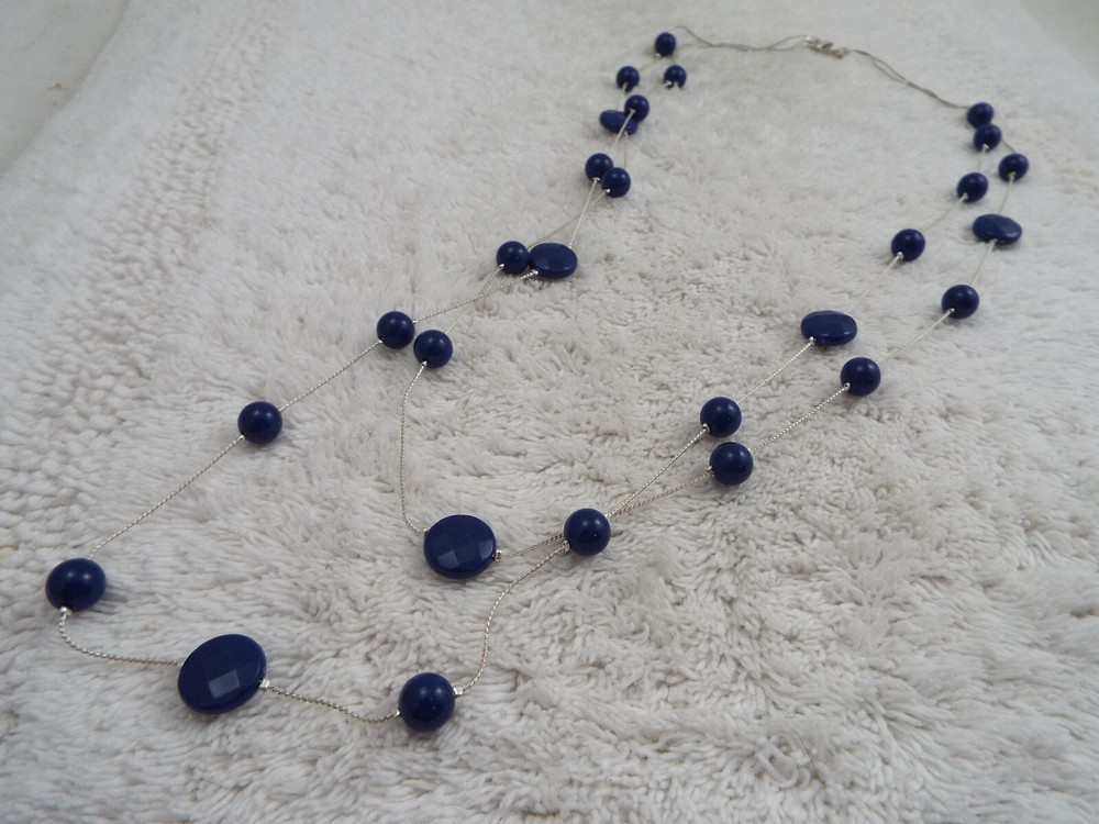 Silvertone Blue Bead Necklace (J41)