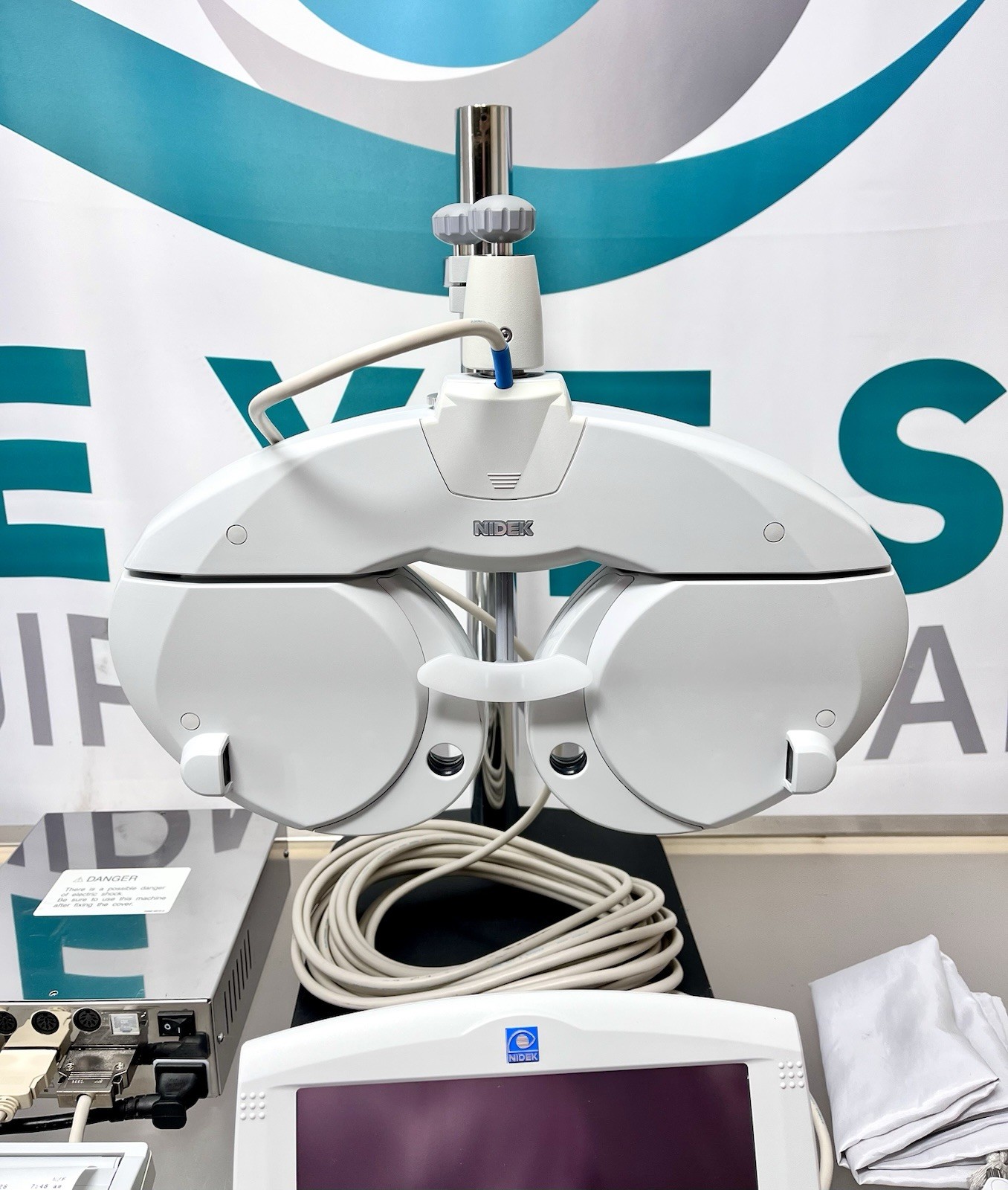 Nidek RT-5100 Auto Phoropter Refractor w/ Control Box