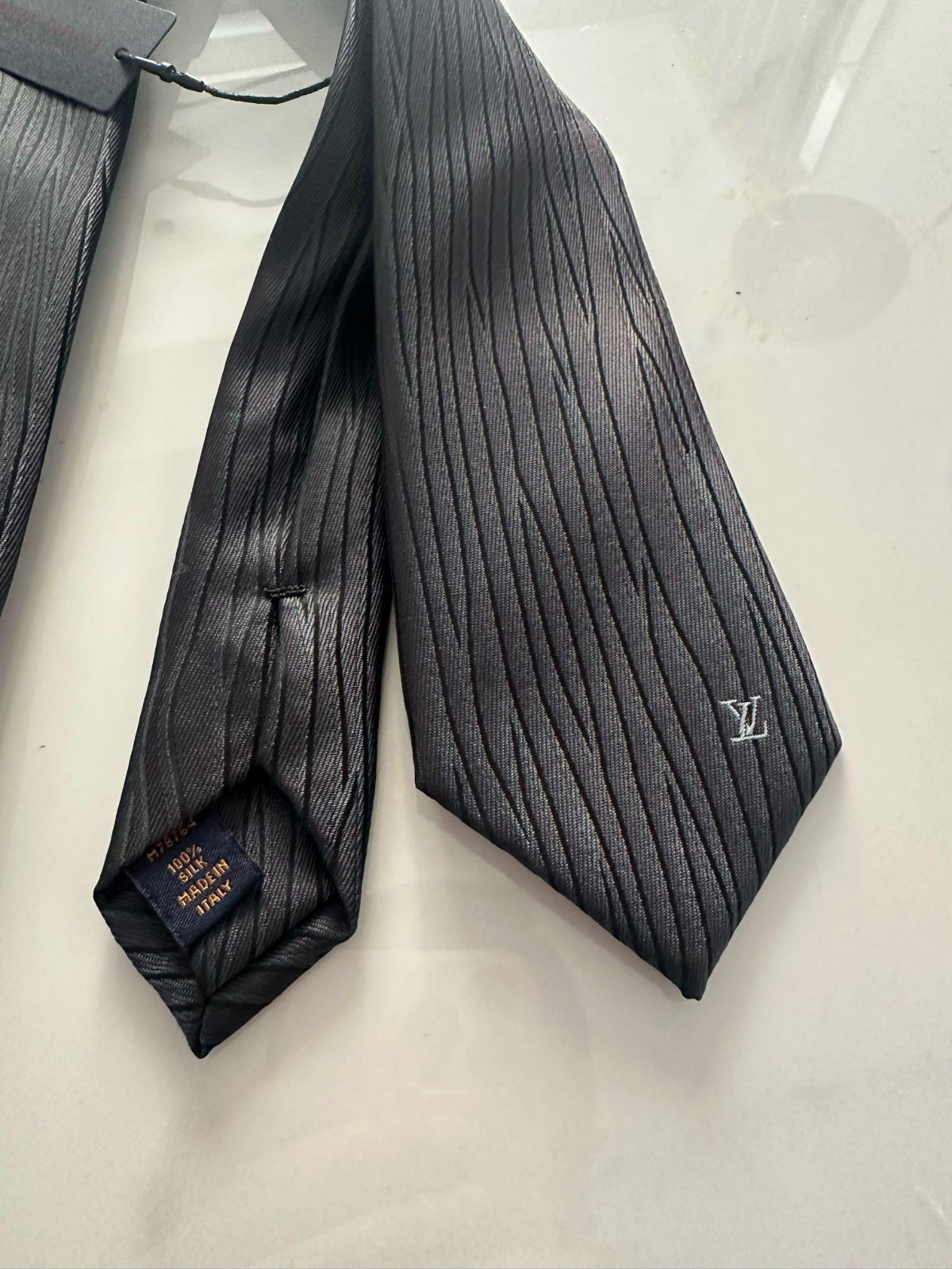 Authentic Louis Vuitton 100% Silk Tie Jacquard Tie Dark Grey Made in Italy