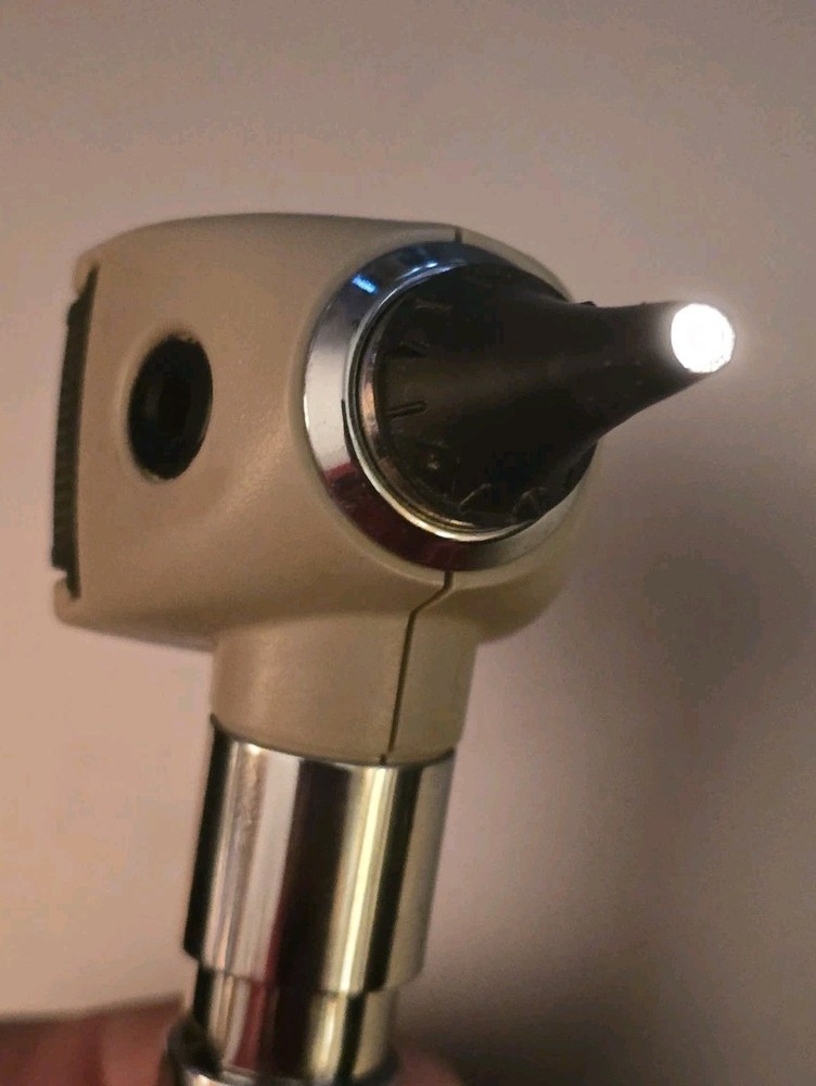 Welch Allyn ophthalmoscope  EYE or SPARK PLUG  viewer/reader   •WORKING •
