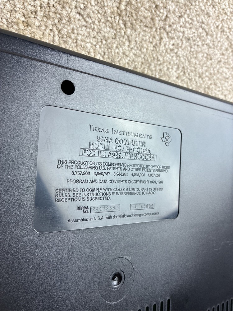 Texas Instruments TI-99/4A Home Computer POWERS UP,RED LIGHT ON!