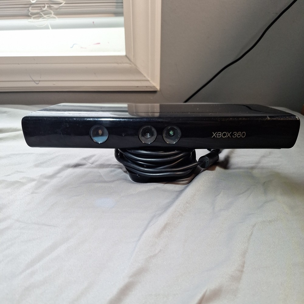 Kinect Microsoft XBOX 360 Model 1414 Sensor Bar W/ Kinect Adventures Game