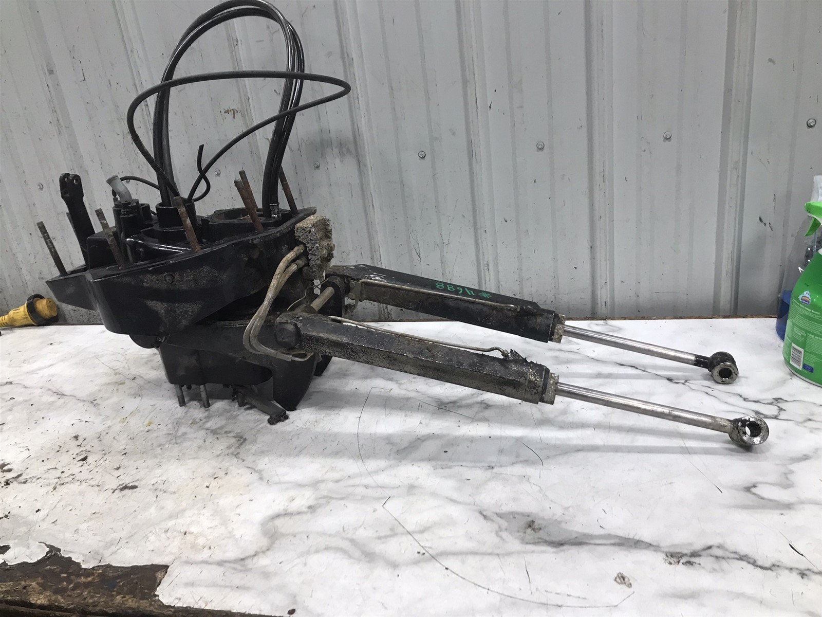 MerCruiser Alpha 1 Gen 2 out drive mount gimbal housing & hydraulic cylinders