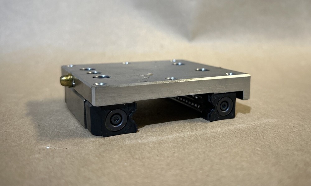 THK HRW27 Linear Bearing Block Y9Q051