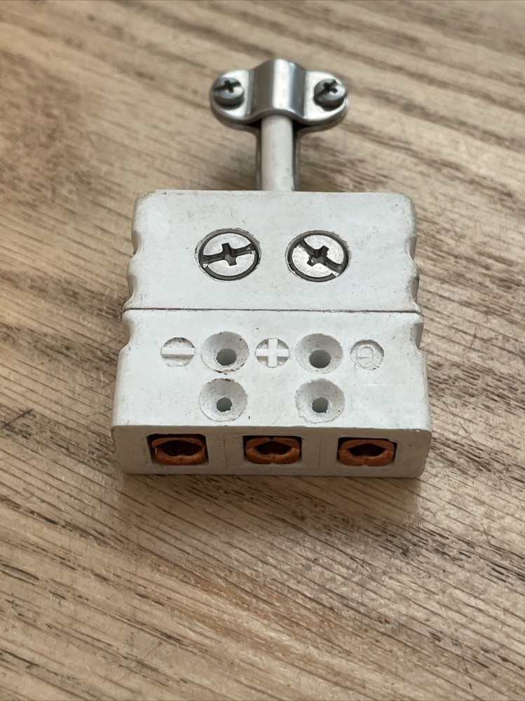 Three-pin Thermocouple Resistance Connector