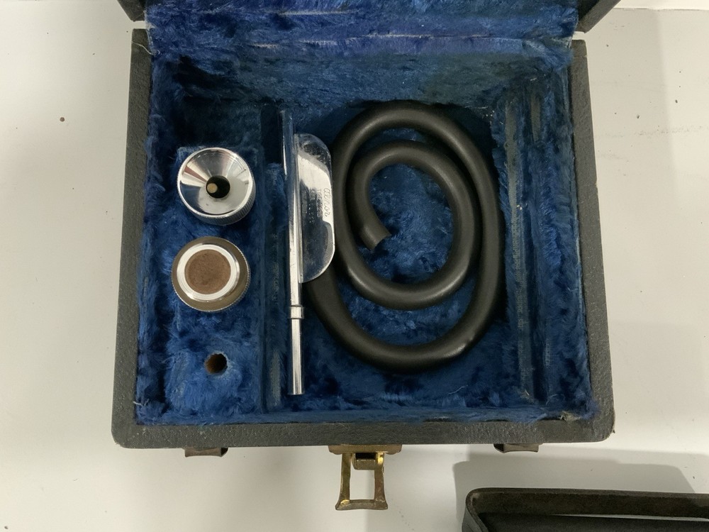 Alnor Velometer Boyle System Type 3002 Case/Accessories Used Working Condition