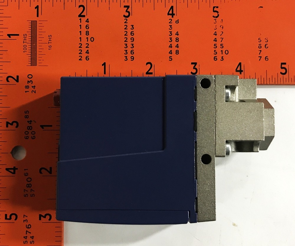 Telemecanique Pressure Switch XML-A004A2S13 NOS