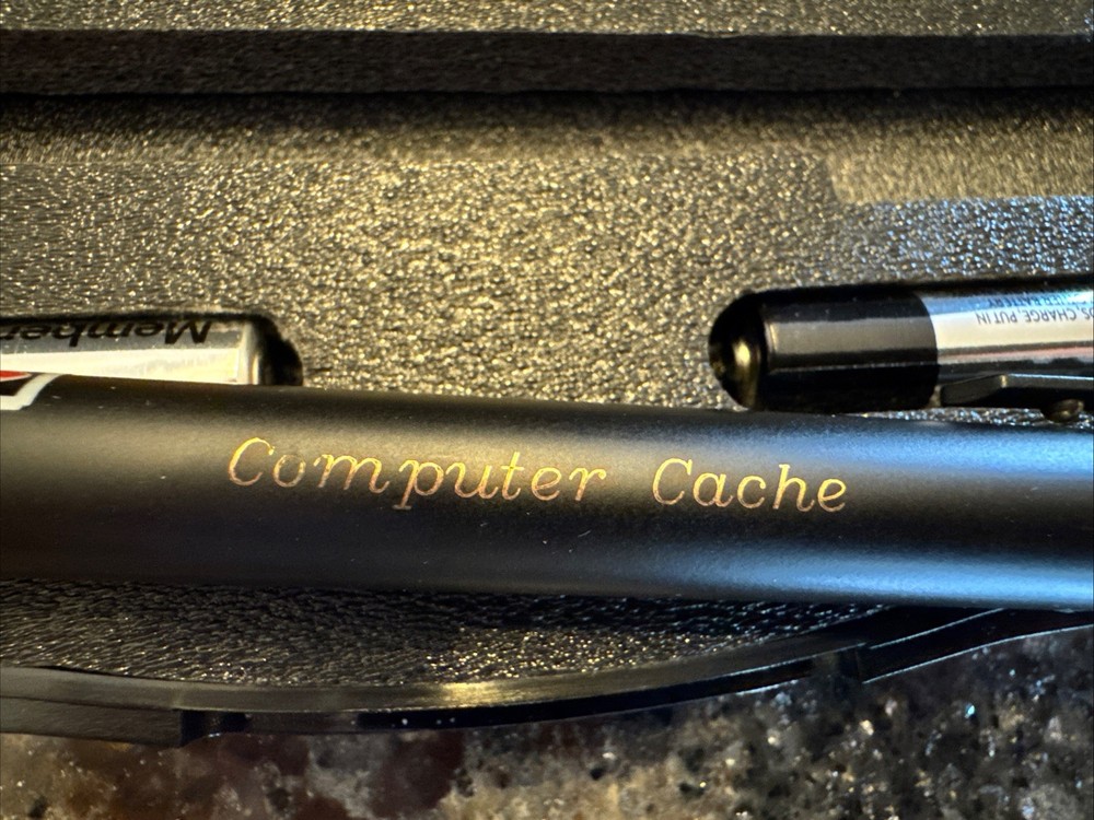 Infiniter 100 Red Laser Pointer With Case Has “Computer Cache”etched In Side