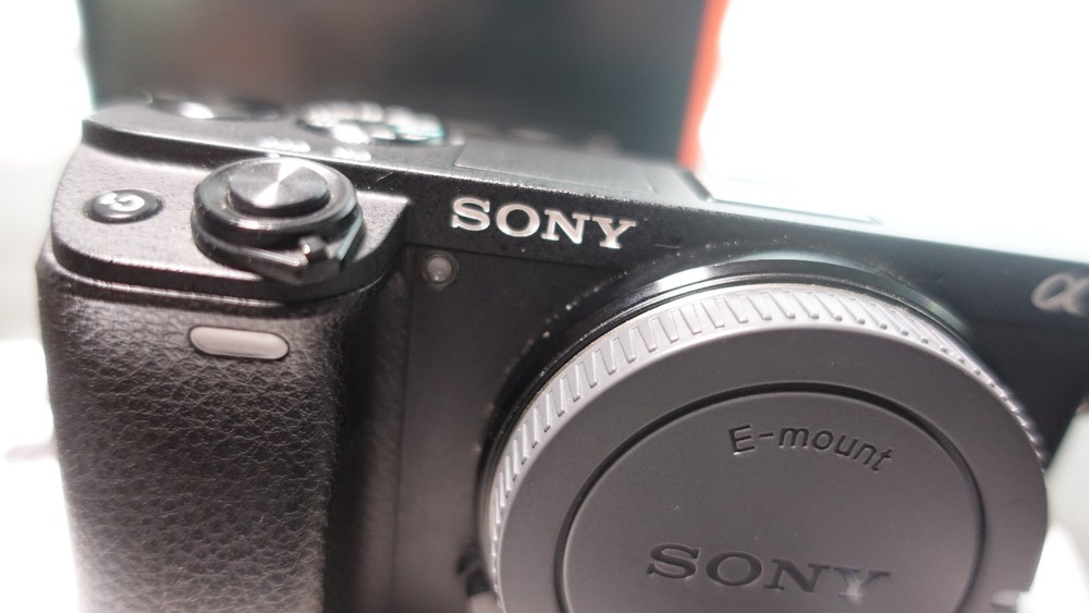 Sony a6300 Mirrorless Camera - Used (3475 shutter count) Needs sensor cleaned