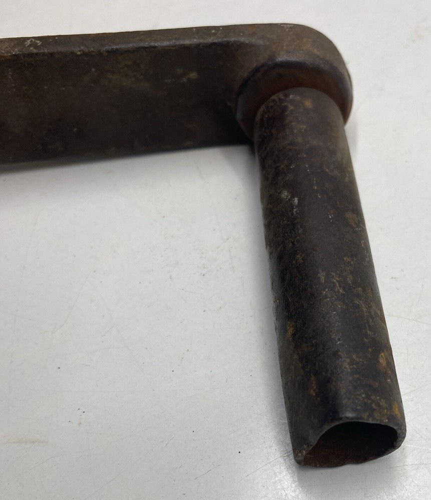 VINTAGE HIT AND MISS ENGINE HAND CRANK
