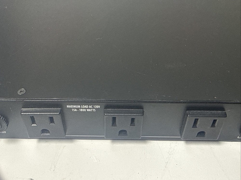 Furman PL-PLUSC Power Conditioner with Lights Voltmeter