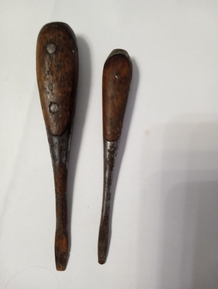 Antique 2 Perfect Handle Flat Head Screwdrivers 5 3/4" & 5"