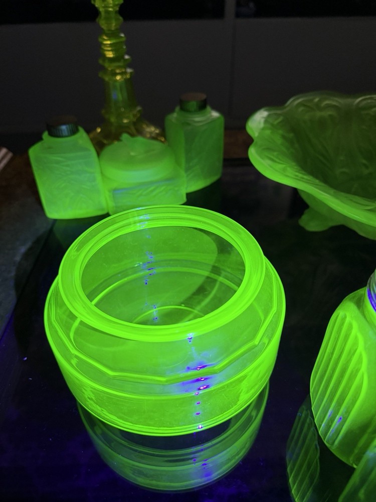 Beautiful Uranium Fish/turtle Bowl