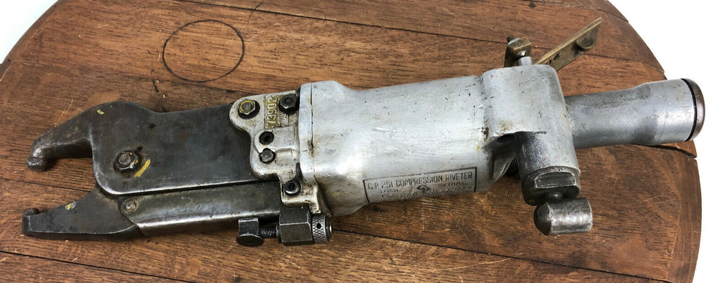 CHICAGO PNEUMATIC MODEL CP 251 PNEUMATIC COMPRESSION RIVETER RIVET SQUEEZER