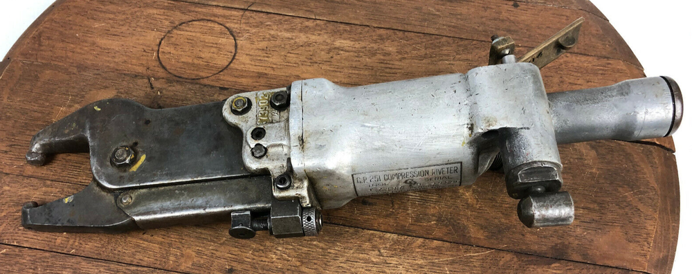 CHICAGO PNEUMATIC MODEL CP 251 PNEUMATIC COMPRESSION RIVETER RIVET SQUEEZER