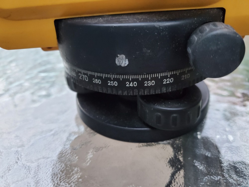 DEWALT DW096 26x Heavy Duty Auto Optical Level Survey Construction Tool Untested