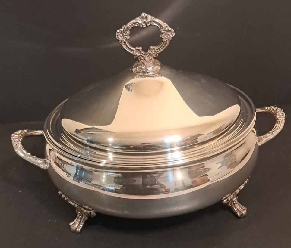 VTG Silver Plated Large Bowl/Covered Dish W/Lid & Pyrex Glass bowl insert
