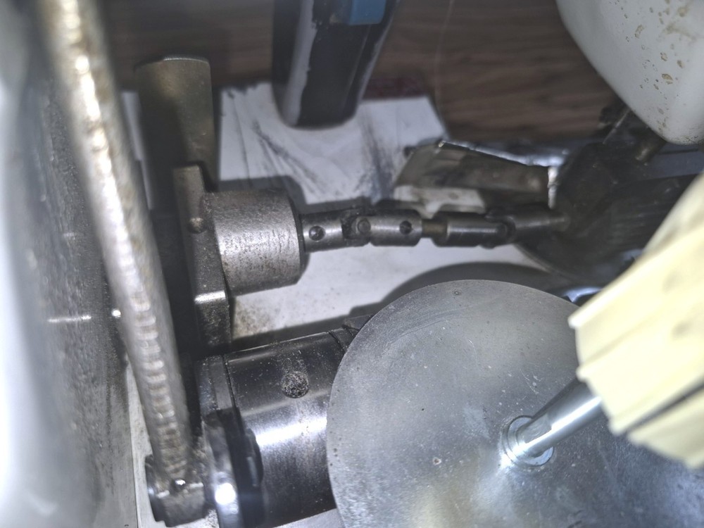 NC N-C CARPET BINDER SEWING MACHINE - MODEL PBT-A - WORKING