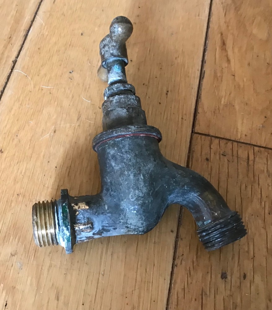 VINTAGE SOLID BRASS GARDEN TAPS Ref68 - (Black D 4)