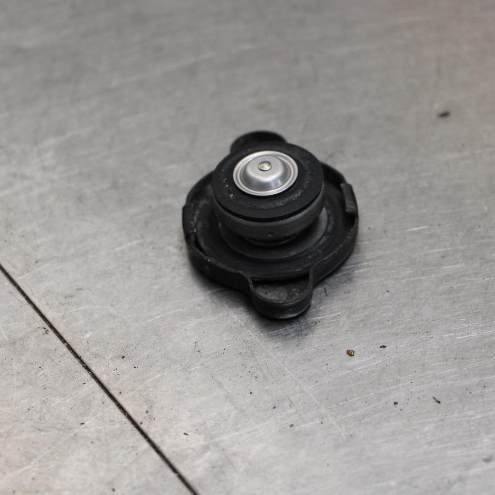 02-03 Yamaha R1 Engine Radiator Cap