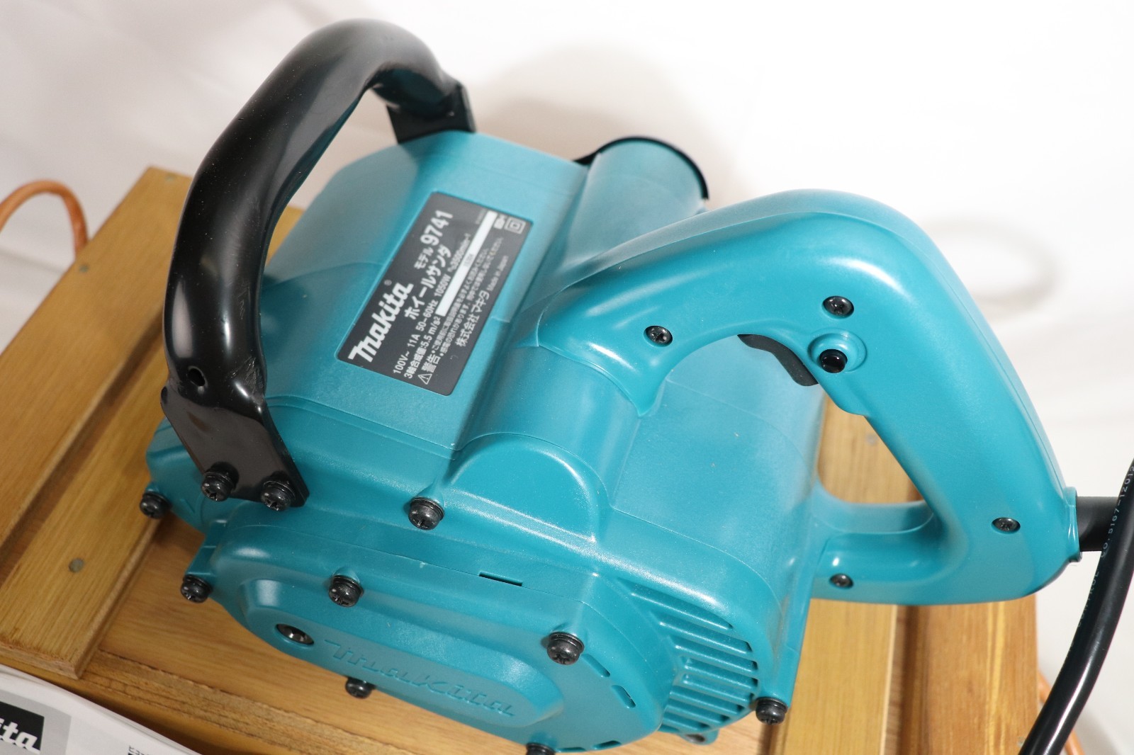 Makita 9741SP1 Wheel Sander 100V 120mm with Wire Brush Wheel New