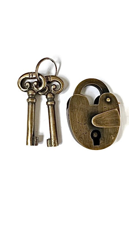 aged 2.3/4" old style aged Padlock solid heavy brass 2 keys heavy lock 7cm