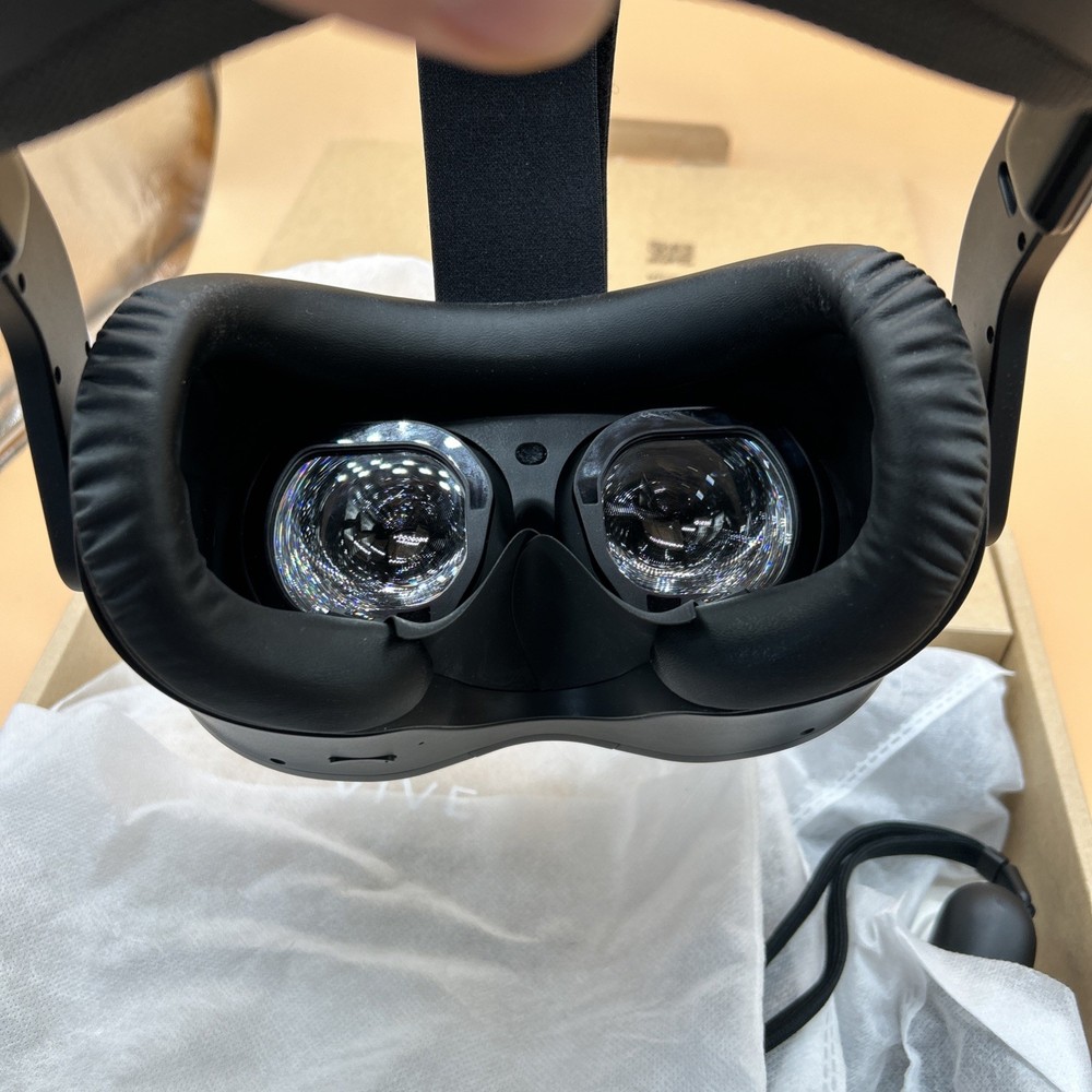 HTC Vive Focus Vision Mixed Reality and PC VR Headset + Controllers