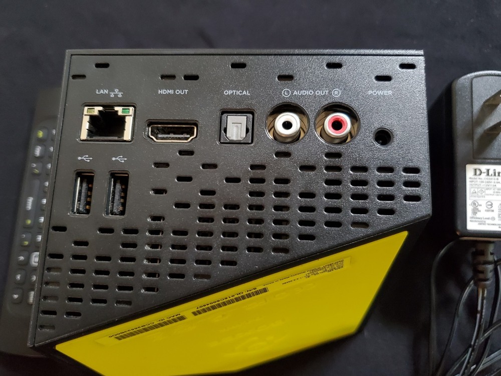 D-Link Boxee Box Digital HD Media Streamer with cord and Remote