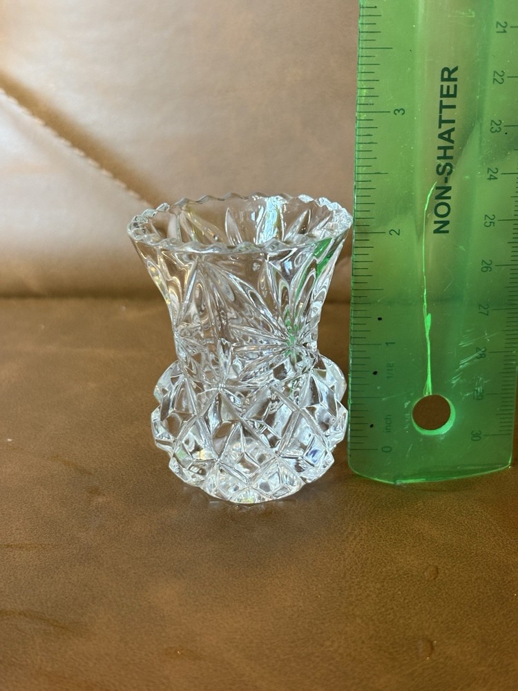 Clear Cut Crystal Toothpick Vase, Small Diamond Pattern.