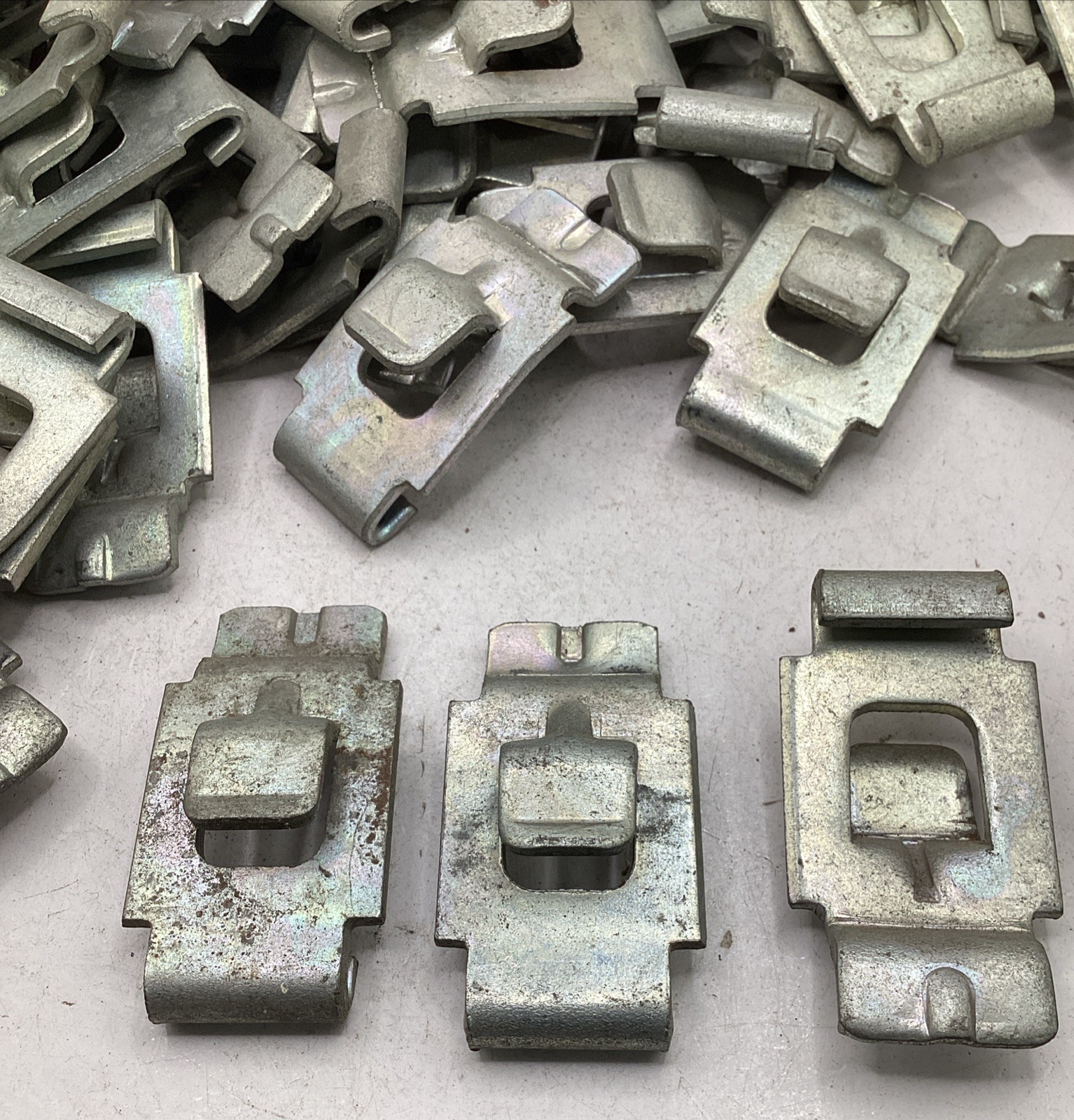 Steel Metal Shelf Clips - Commercial Industrial Shelving (lot of 100)