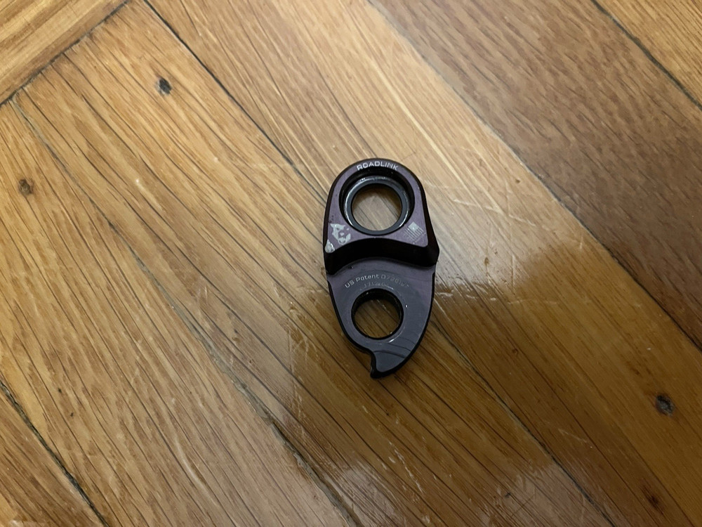 Wolf Tooth Roadlink - Missing bolt