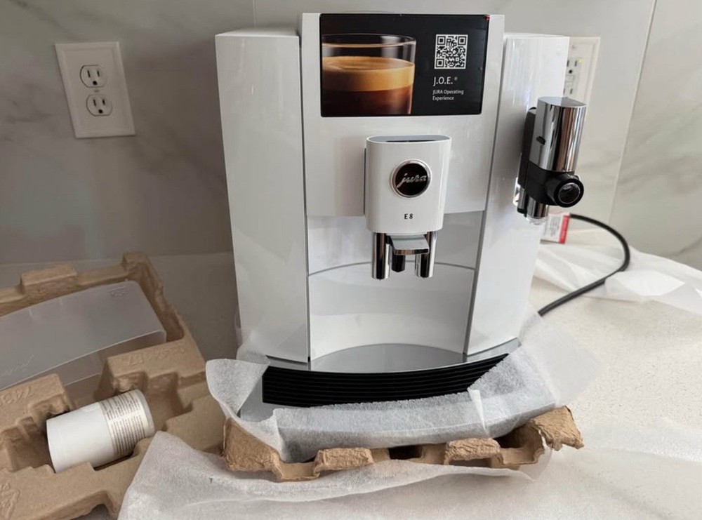 Jura E8 Automatic Coffee Machine Piano White