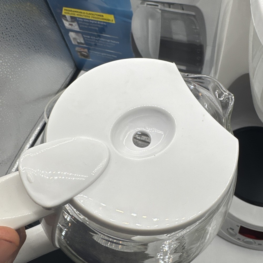 White New Open Box Decker DE755 12 Cups Coffee Maker