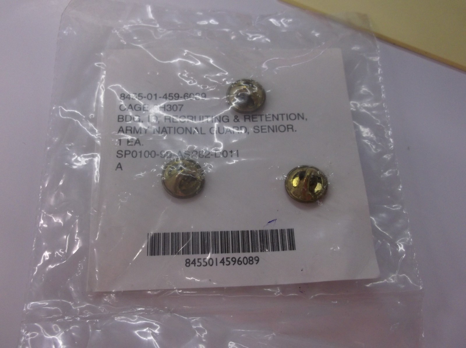 US Army National Guard Recruiting and Retention Badge Pin