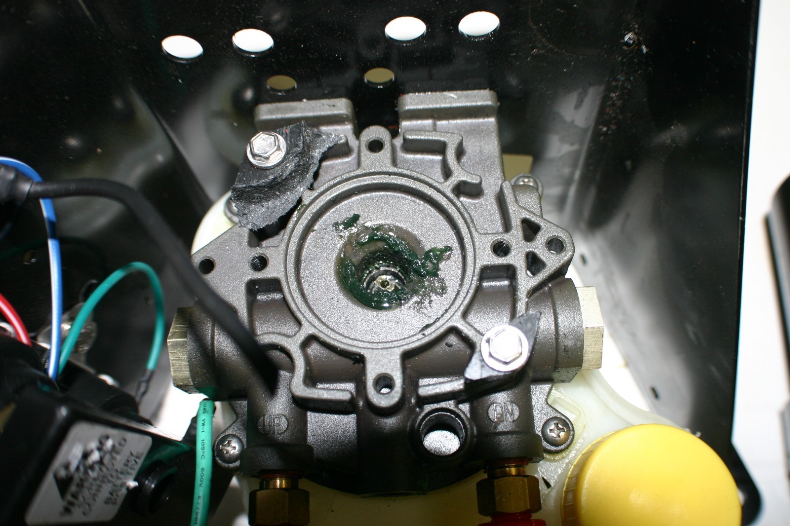 Trim, Tilt Pump for Mercruiser Alpha, Bravo with bracket. Read description.