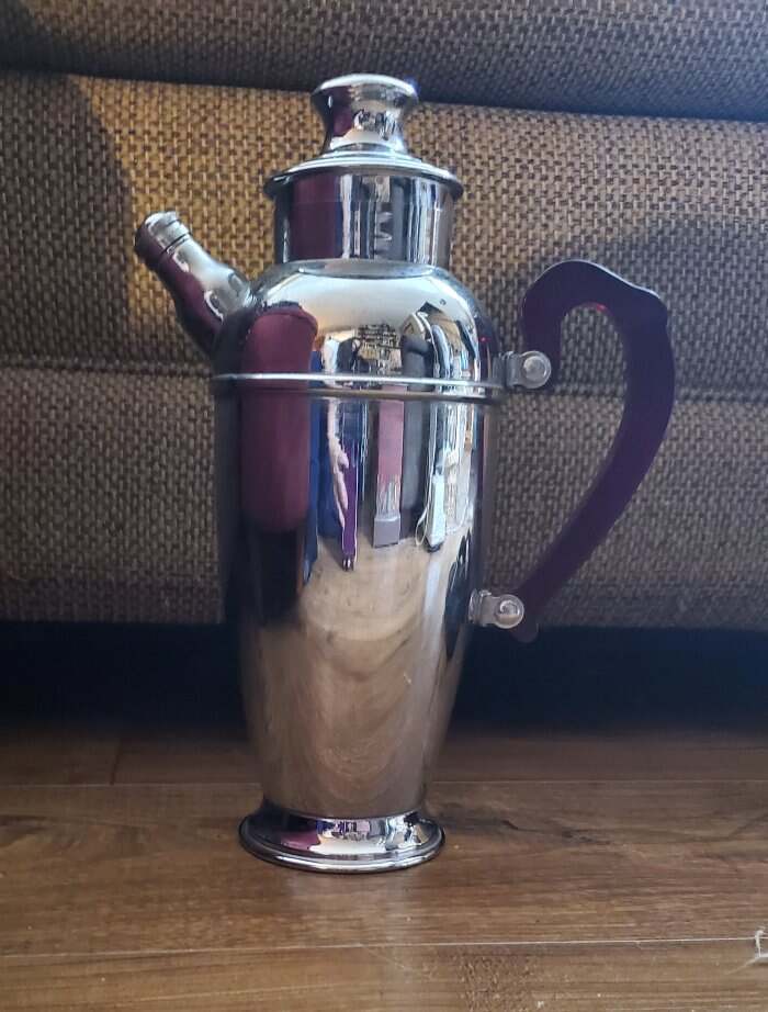 Vintage Cromwell Silver Mfg Chromium Cocktail Pitcher Shaker Bakelite Handle