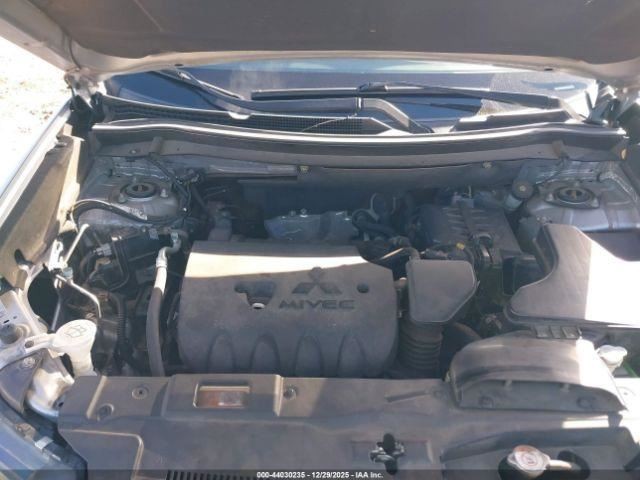 OUTLANDER 2017 Glove Box 4944629