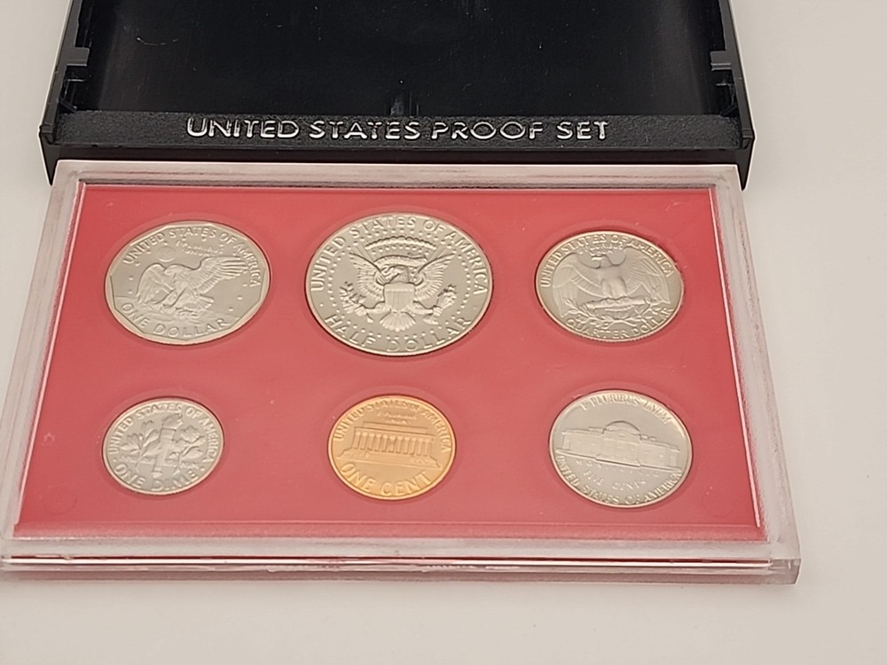 1981 United States Mint Proof Set Damaged Flap, Missing Stand