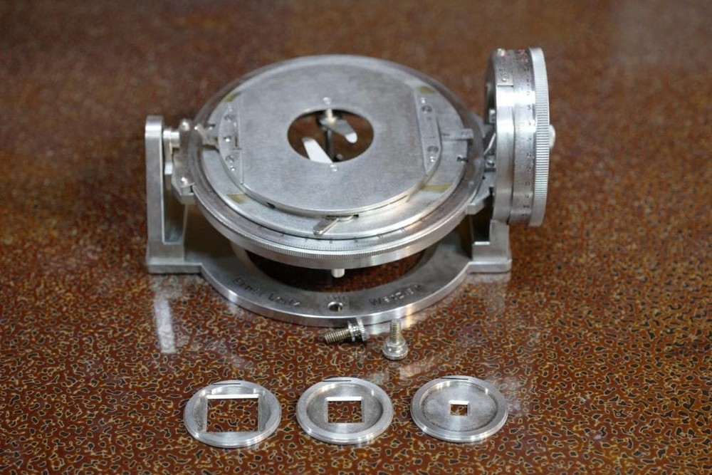 microscope antique Microscope Accessory No. 16 "Leitz Universal Stage UT2" USED